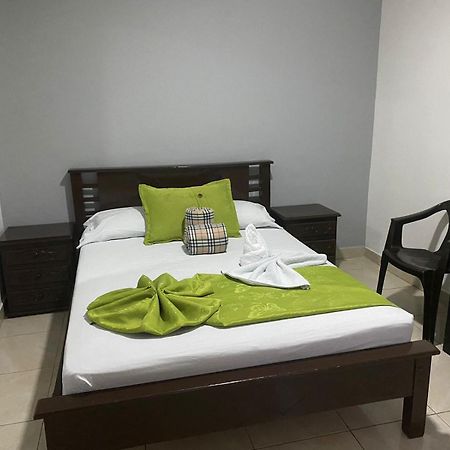 Hotel El Deportista Медельин Экстерьер фото