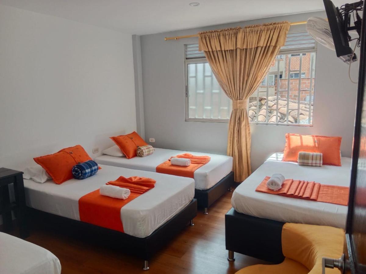Hotel El Deportista Медельин Экстерьер фото