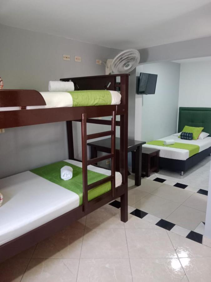 Hotel El Deportista Медельин Экстерьер фото