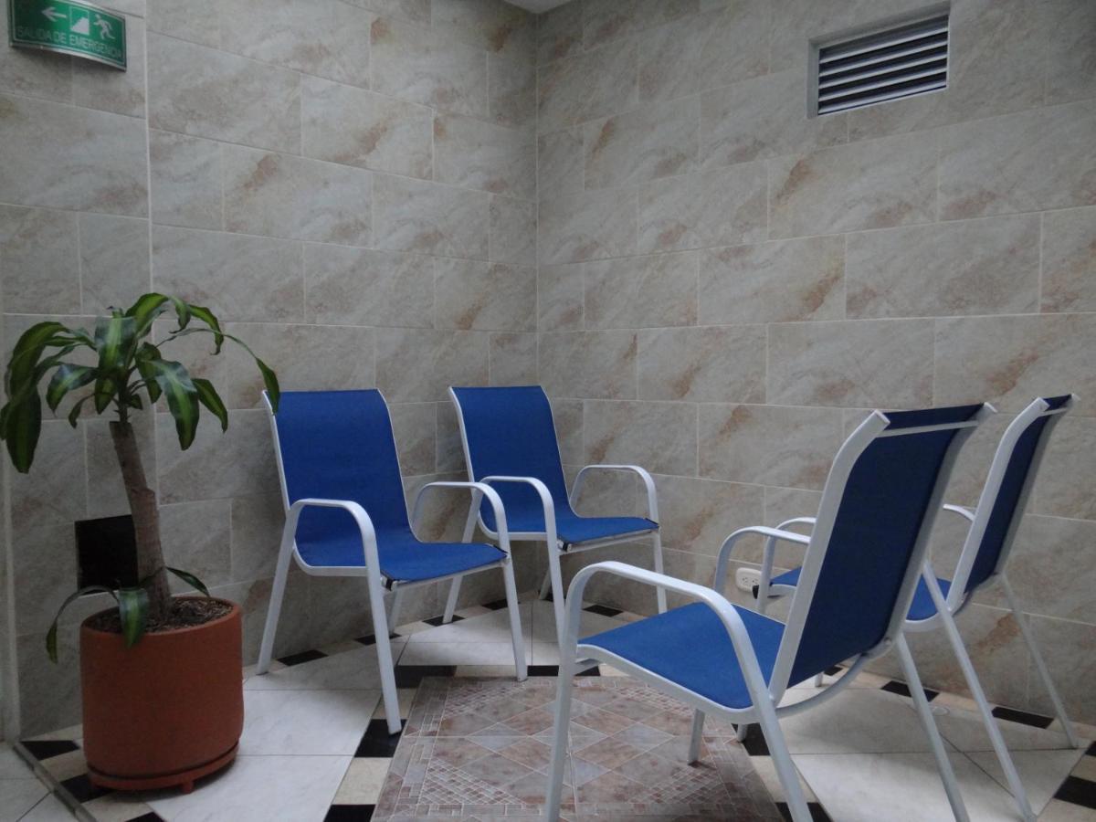 Hotel El Deportista Медельин Экстерьер фото