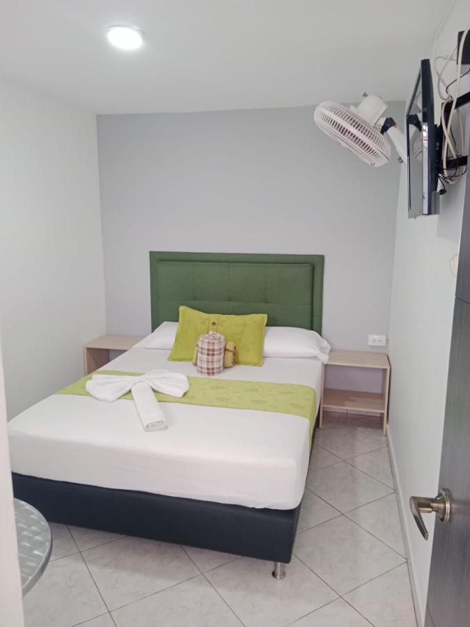 Hotel El Deportista Медельин Экстерьер фото