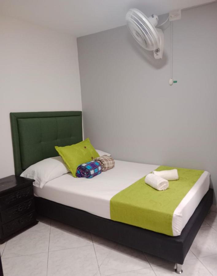Hotel El Deportista Медельин Экстерьер фото