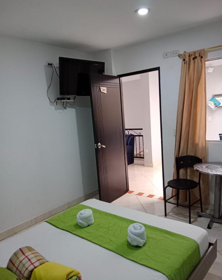 Hotel El Deportista Медельин Экстерьер фото