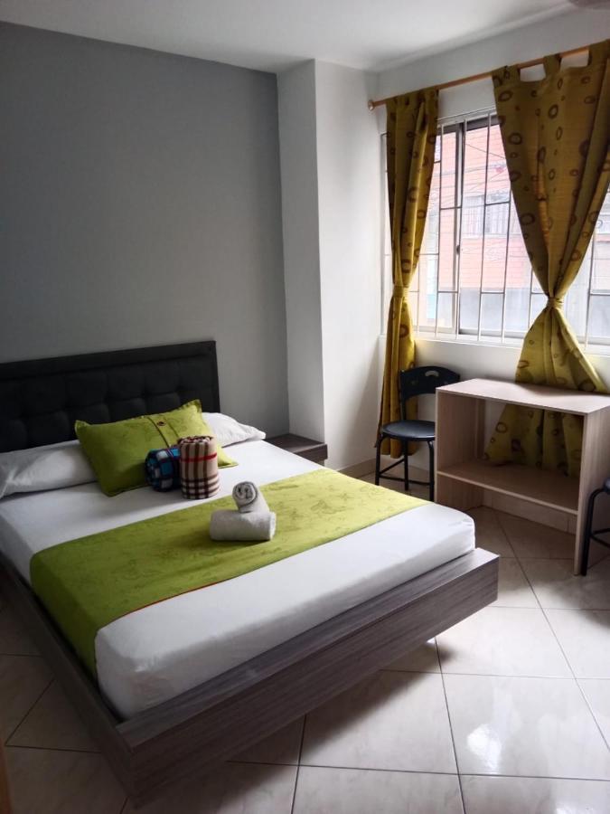 Hotel El Deportista Медельин Экстерьер фото