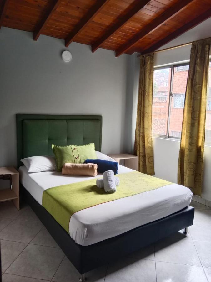 Hotel El Deportista Медельин Экстерьер фото