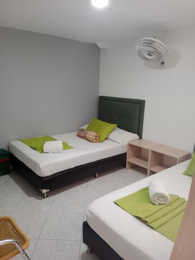 Hotel El Deportista Медельин Экстерьер фото