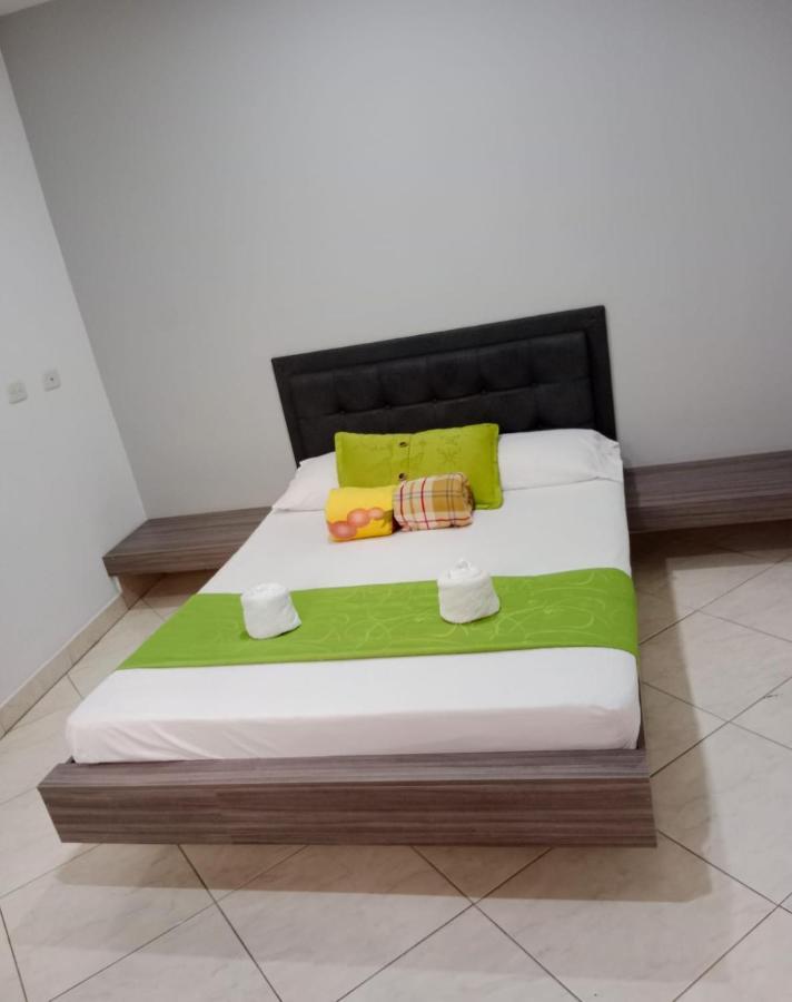 Hotel El Deportista Медельин Экстерьер фото