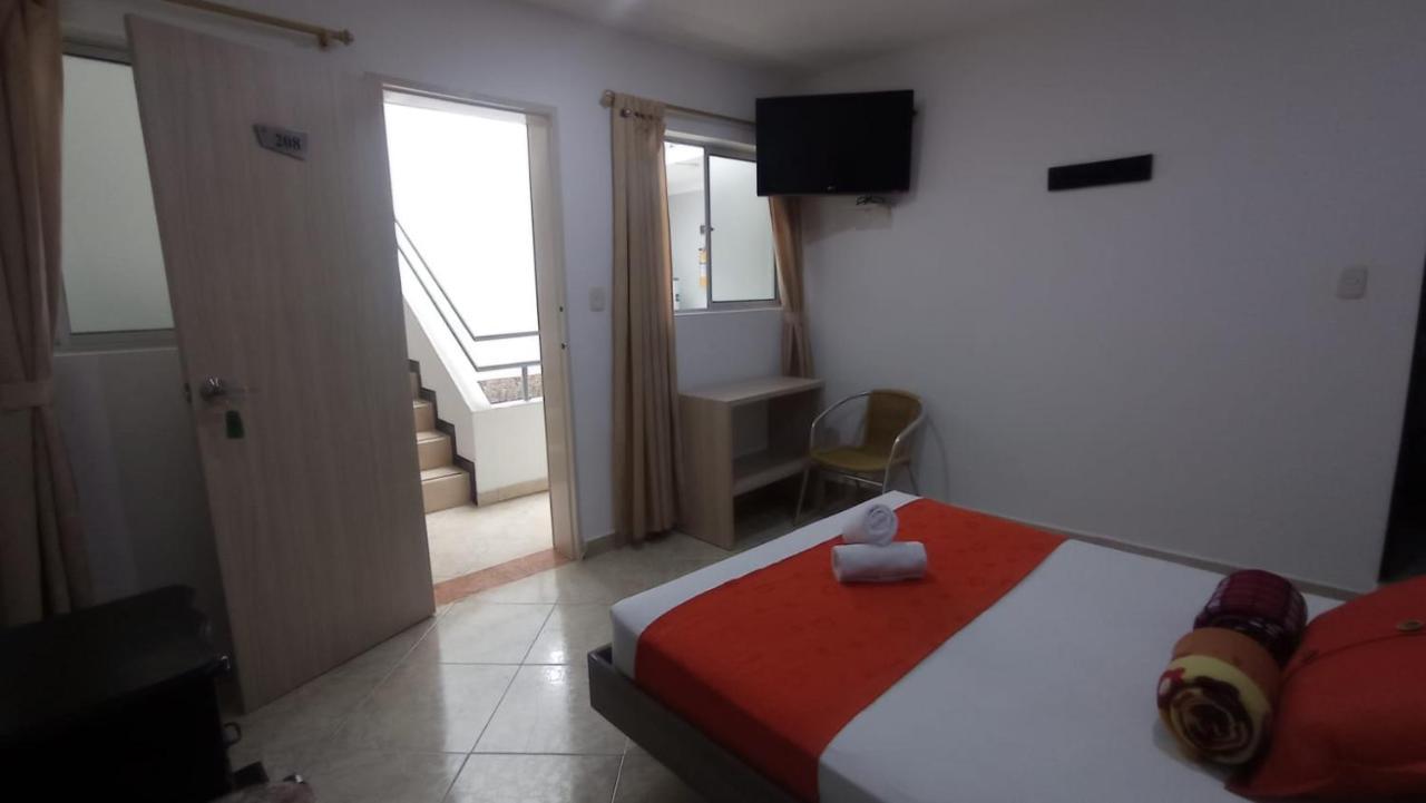 Hotel El Deportista Медельин Экстерьер фото