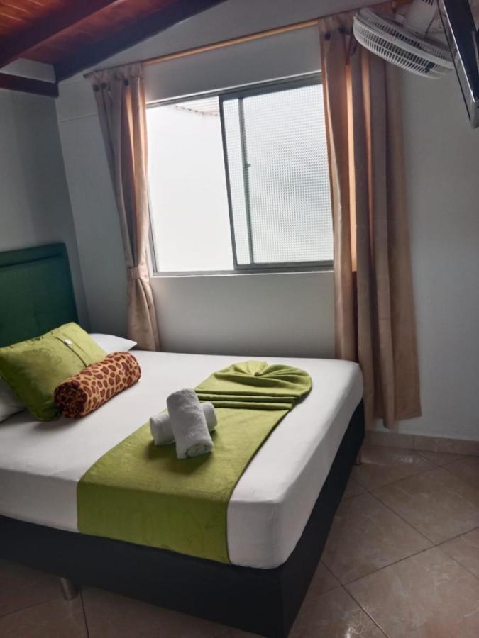Hotel El Deportista Медельин Экстерьер фото