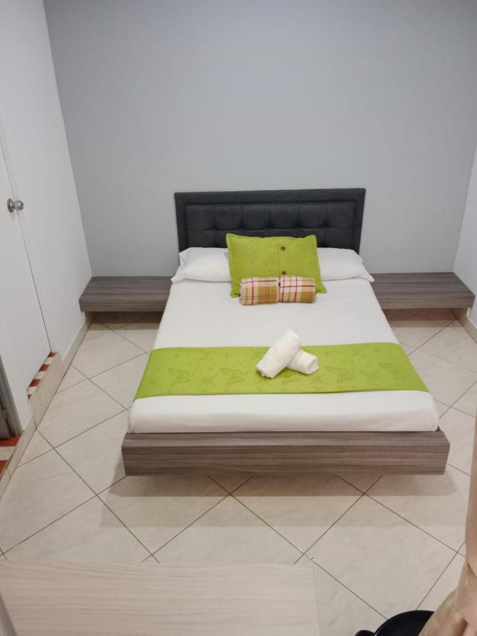 Hotel El Deportista Медельин Экстерьер фото