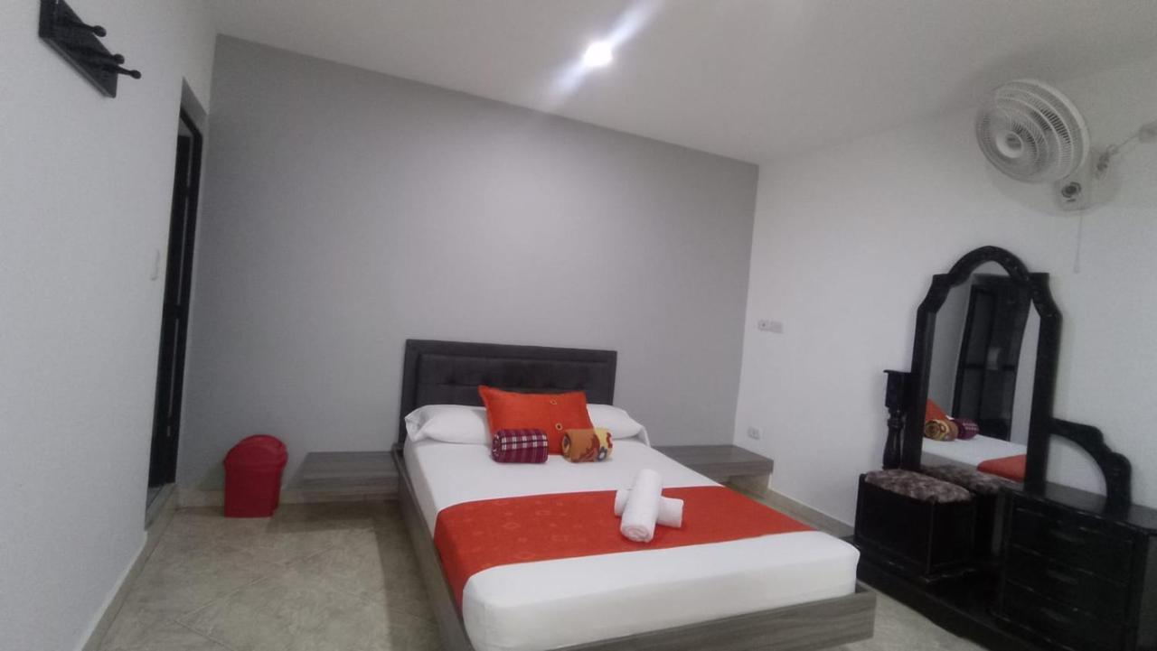 Hotel El Deportista Медельин Экстерьер фото