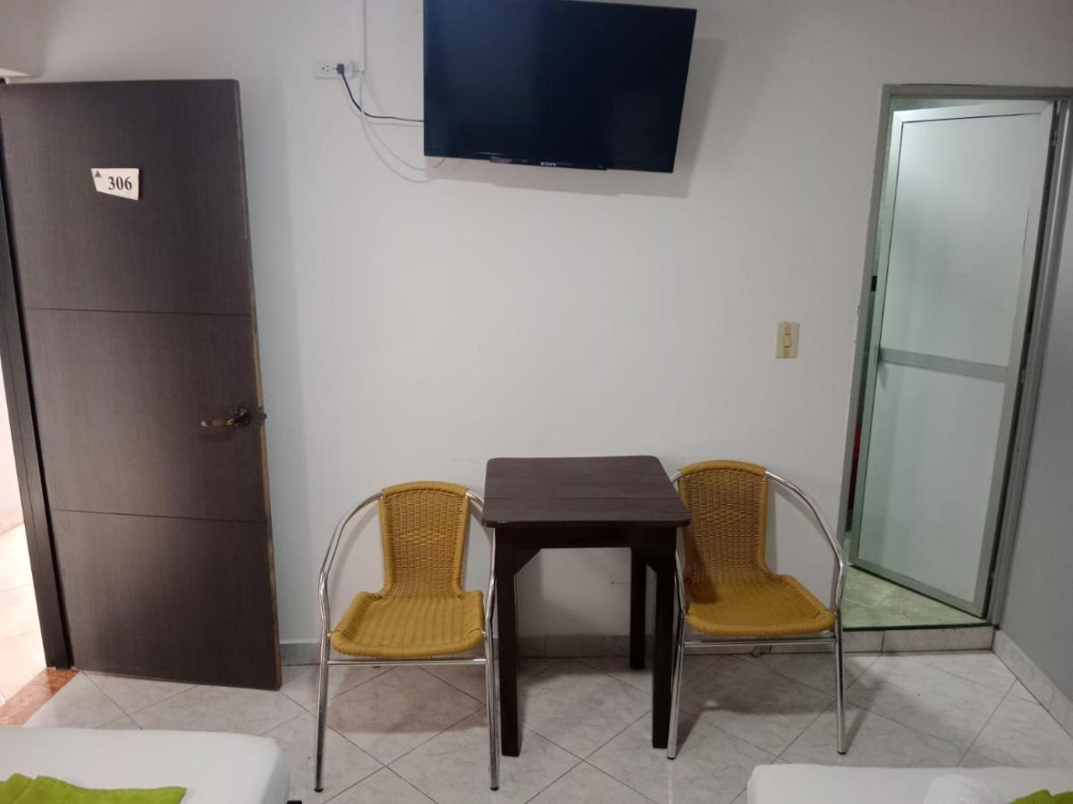 Hotel El Deportista Медельин Экстерьер фото