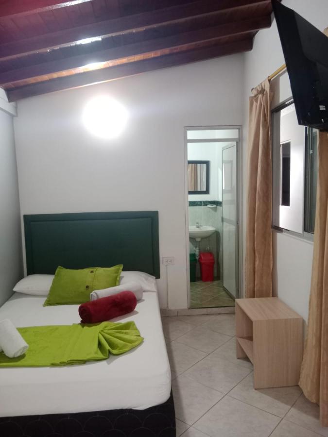 Hotel El Deportista Медельин Экстерьер фото