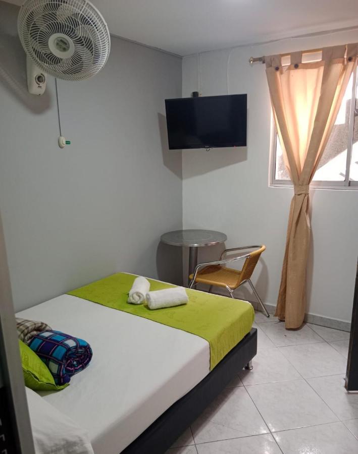 Hotel El Deportista Медельин Экстерьер фото