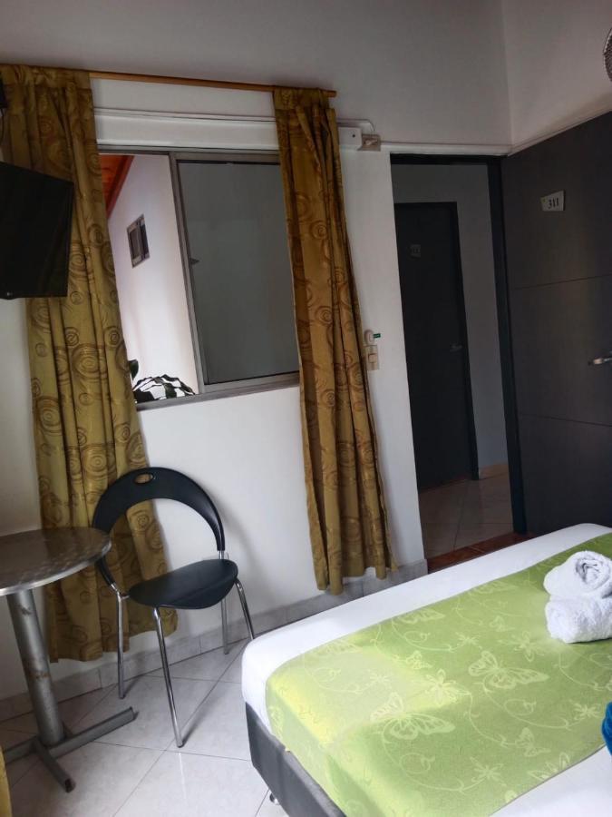 Hotel El Deportista Медельин Экстерьер фото