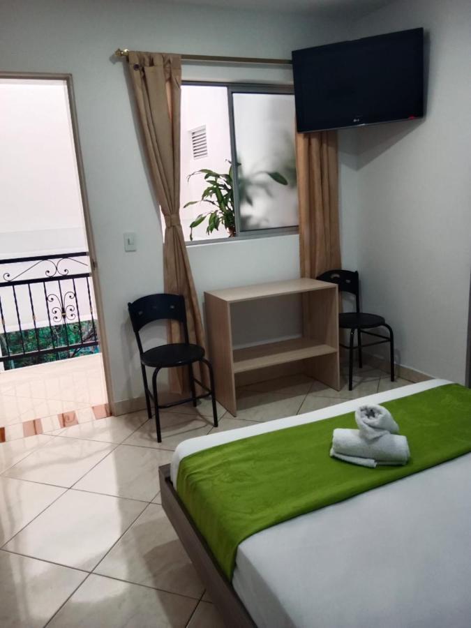 Hotel El Deportista Медельин Экстерьер фото