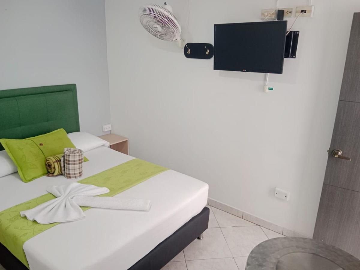 Hotel El Deportista Медельин Экстерьер фото